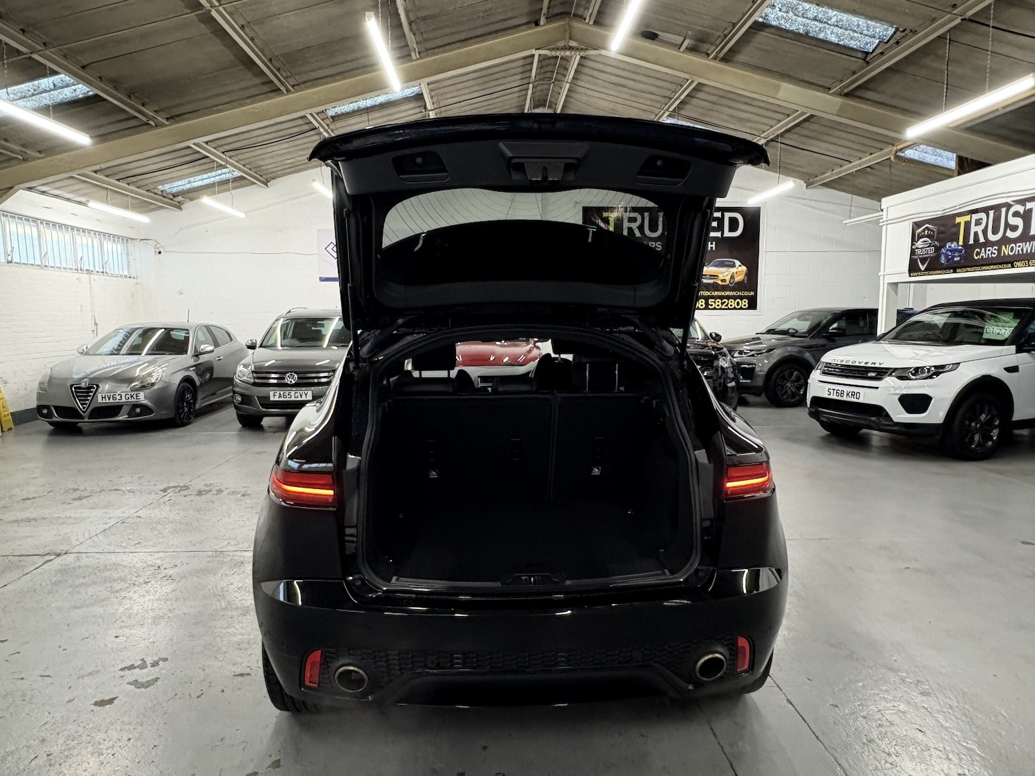 Used Jaguar E-Pace 2019 for sale - 76863812: Photo 32