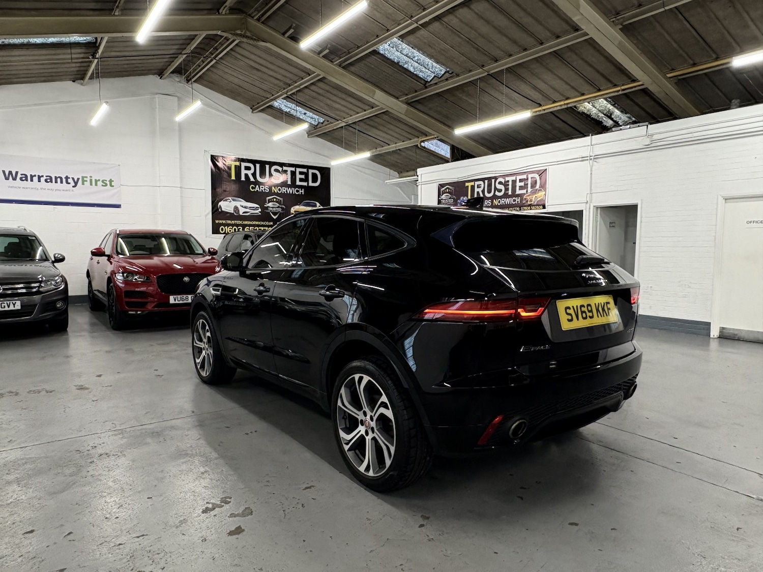 Used Jaguar E-Pace 2019 for sale - 76863812: Photo 4