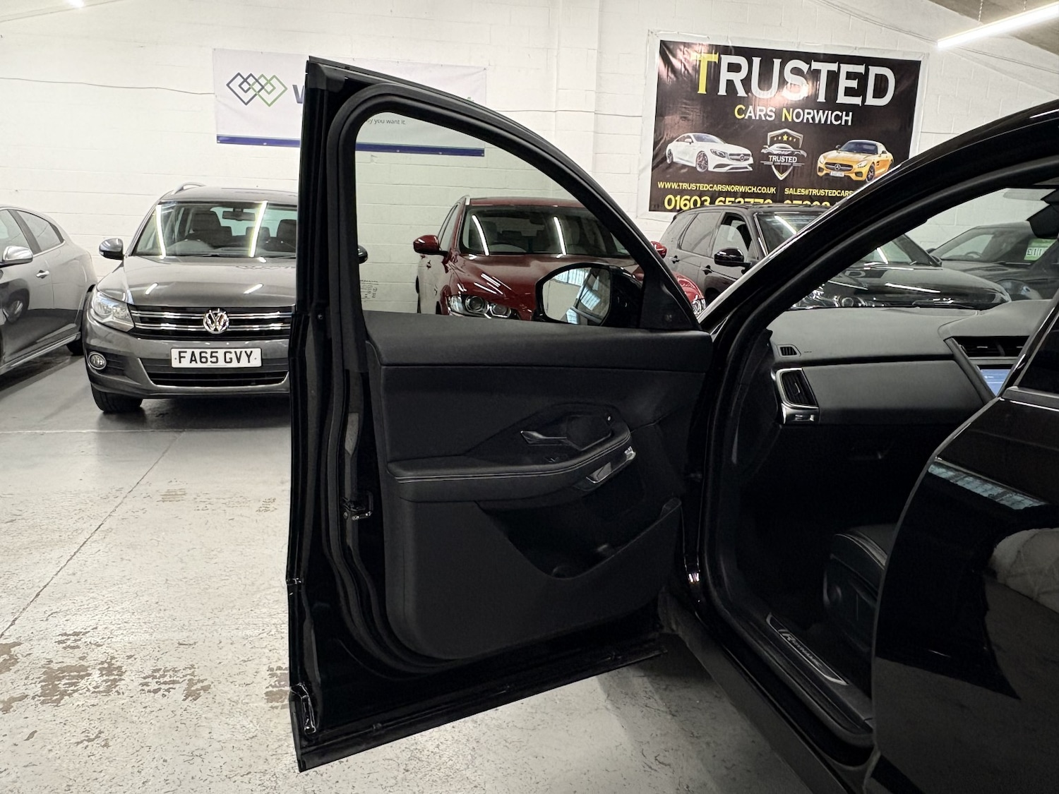 Used Jaguar E-Pace 2019 for sale - 76863812: Photo 43