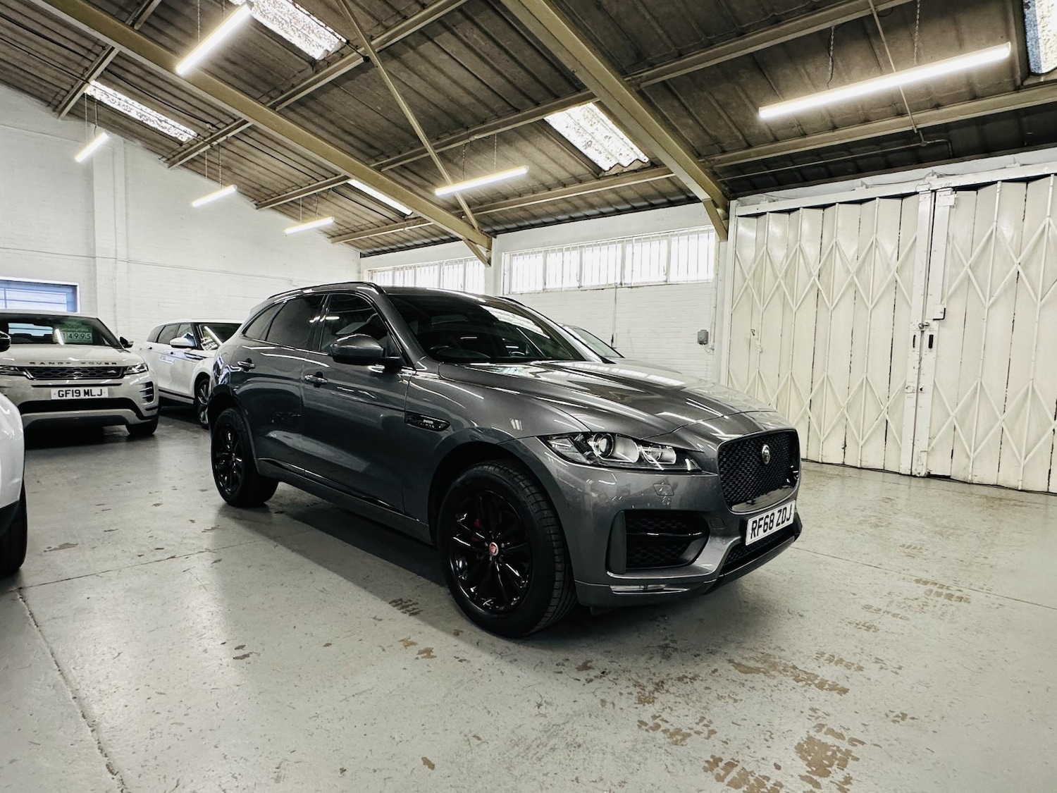 Used Jaguar F-Pace 2019 for sale - 78182977: Photo 2