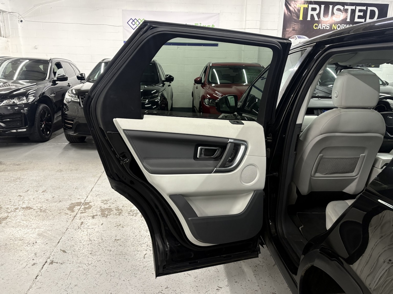 Used Land Rover Discovery Sport 2017 for sale - 77409504: Photo 58