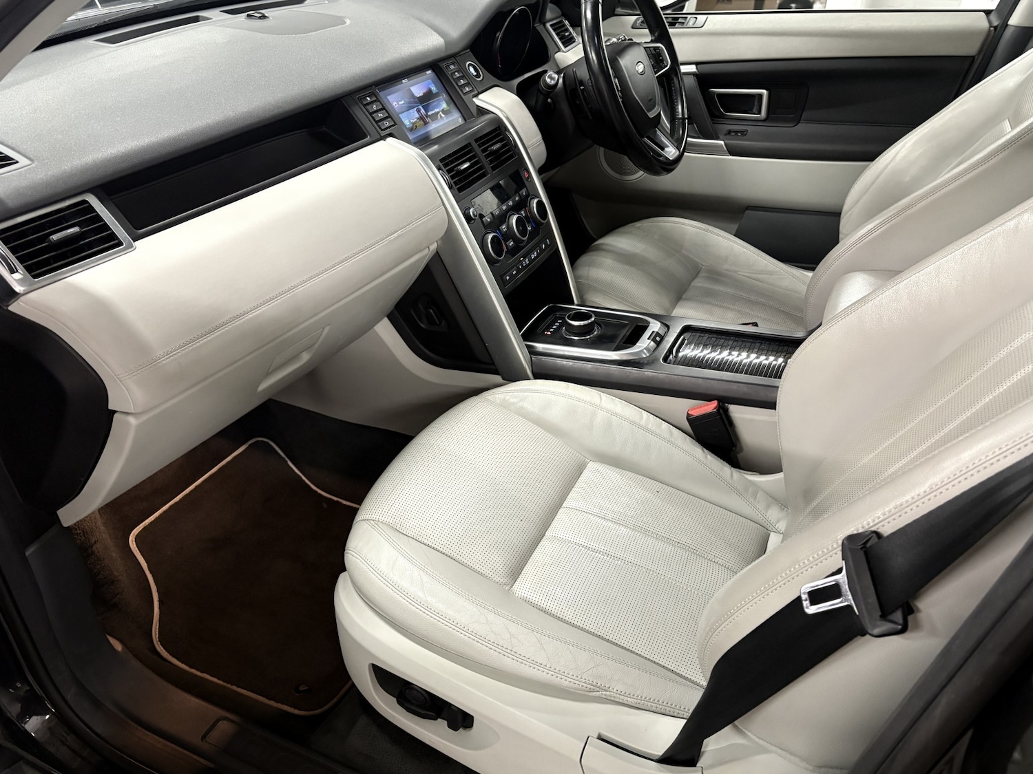 Used Land Rover Discovery Sport 2017 for sale - 77409504: Photo 60