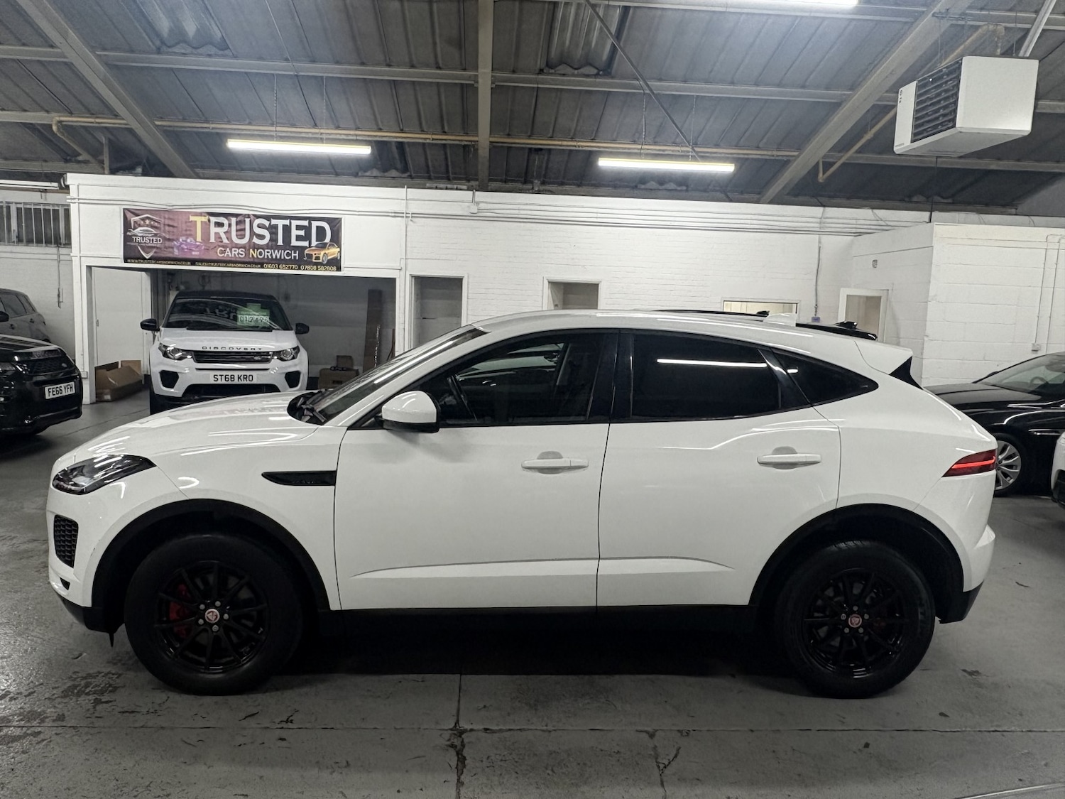 Used Jaguar E-Pace 2018 for sale - 76863908: Photo 6