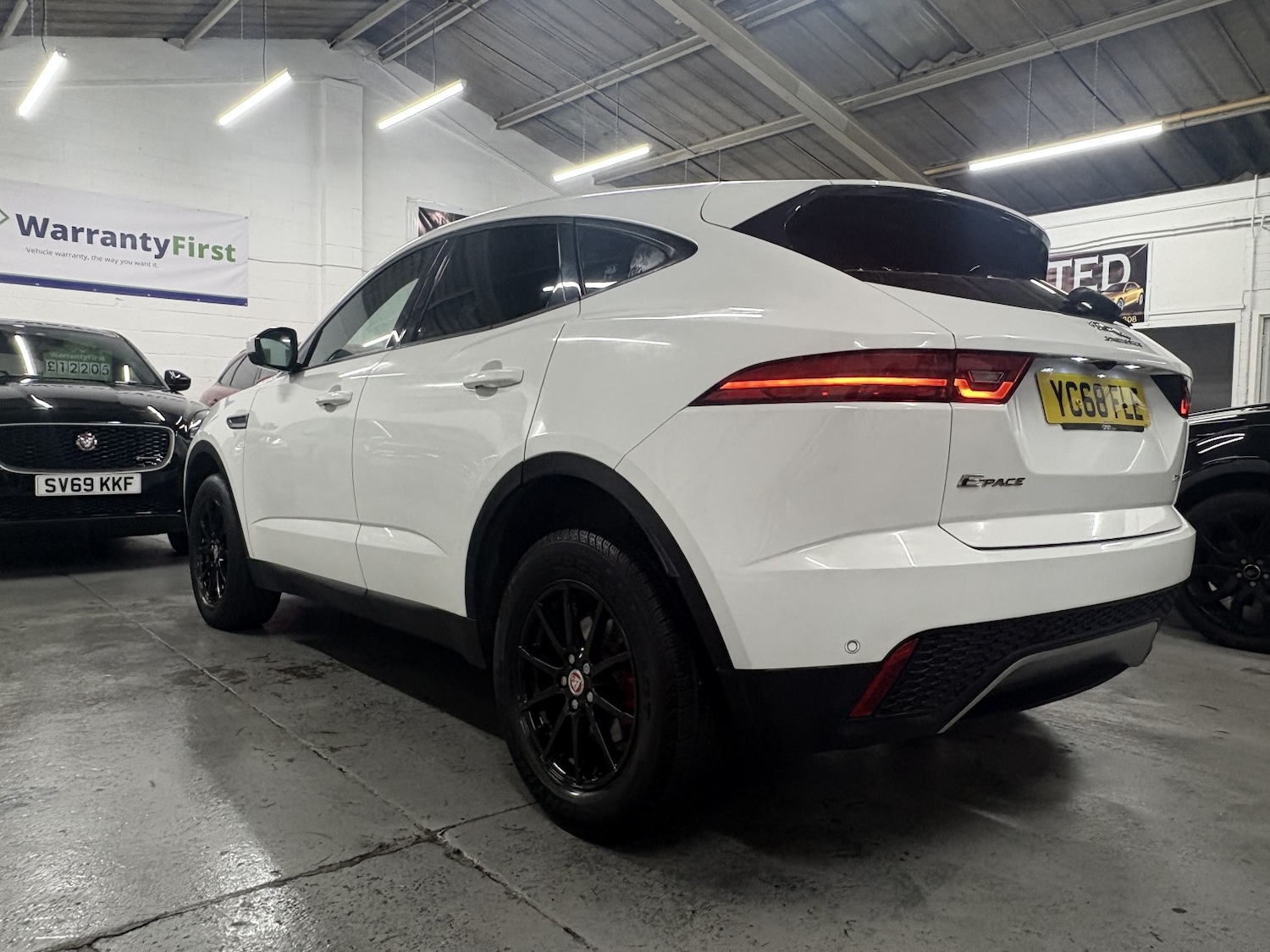 Used Jaguar E-Pace 2018 for sale - 76863908: Photo 8