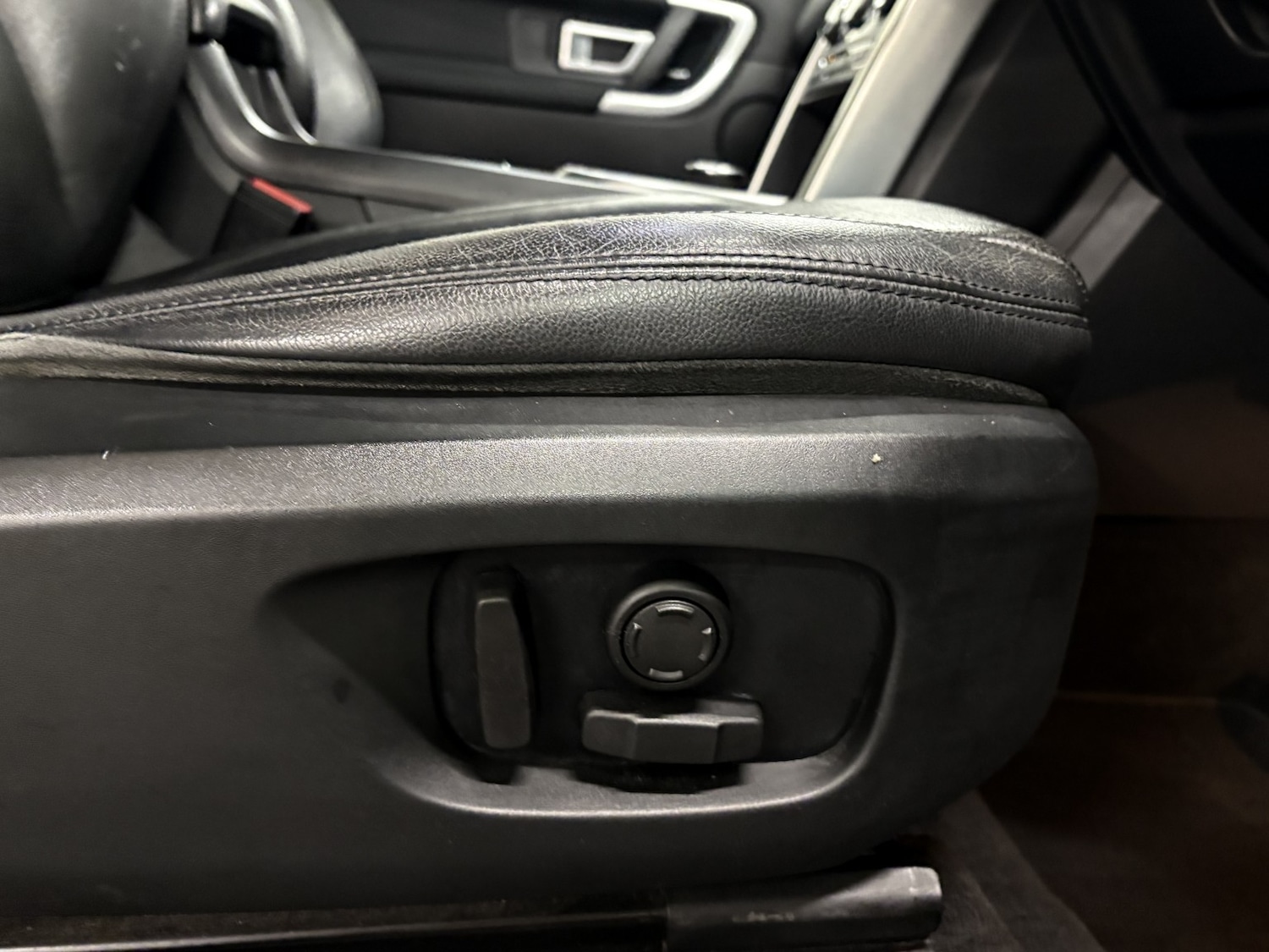 Used Land Rover Discovery Sport 2018 for sale - 77991581: Photo 31