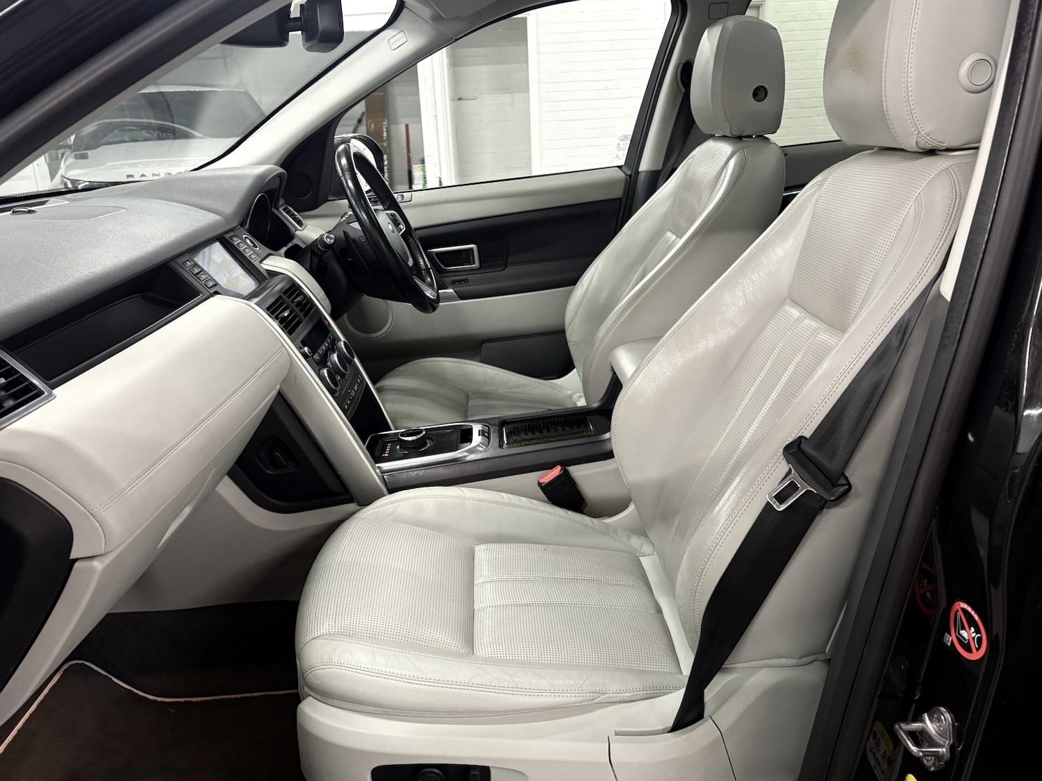 Used Land Rover Discovery Sport 2017 for sale - 77162290: Photo 57