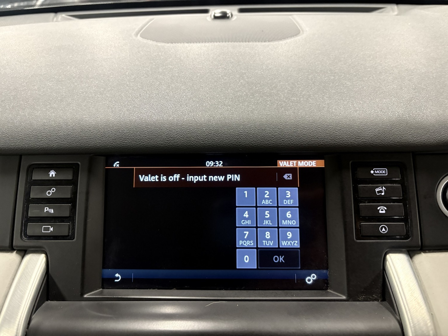 Used Land Rover Discovery Sport 2017 for sale - 77162290: Photo 97