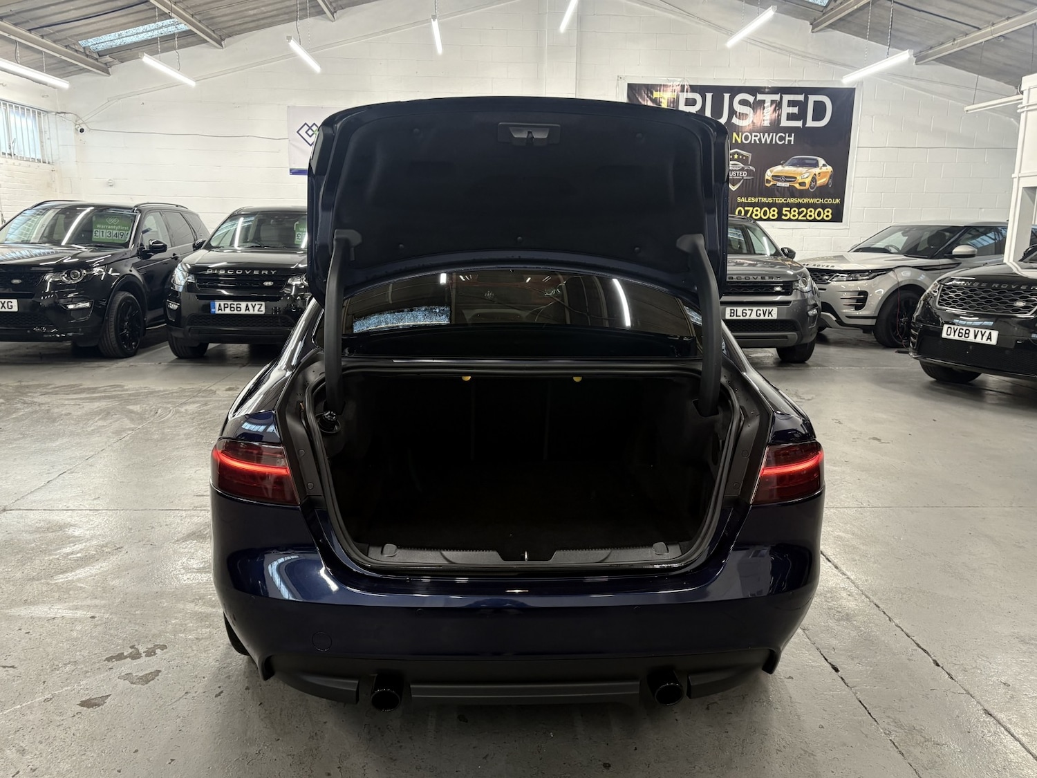 Used Jaguar XE 2017 for sale - 77027882: Photo 17