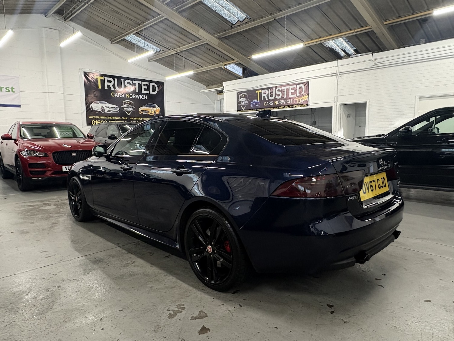 Used Jaguar XE 2017 for sale - 77027882: Photo 4