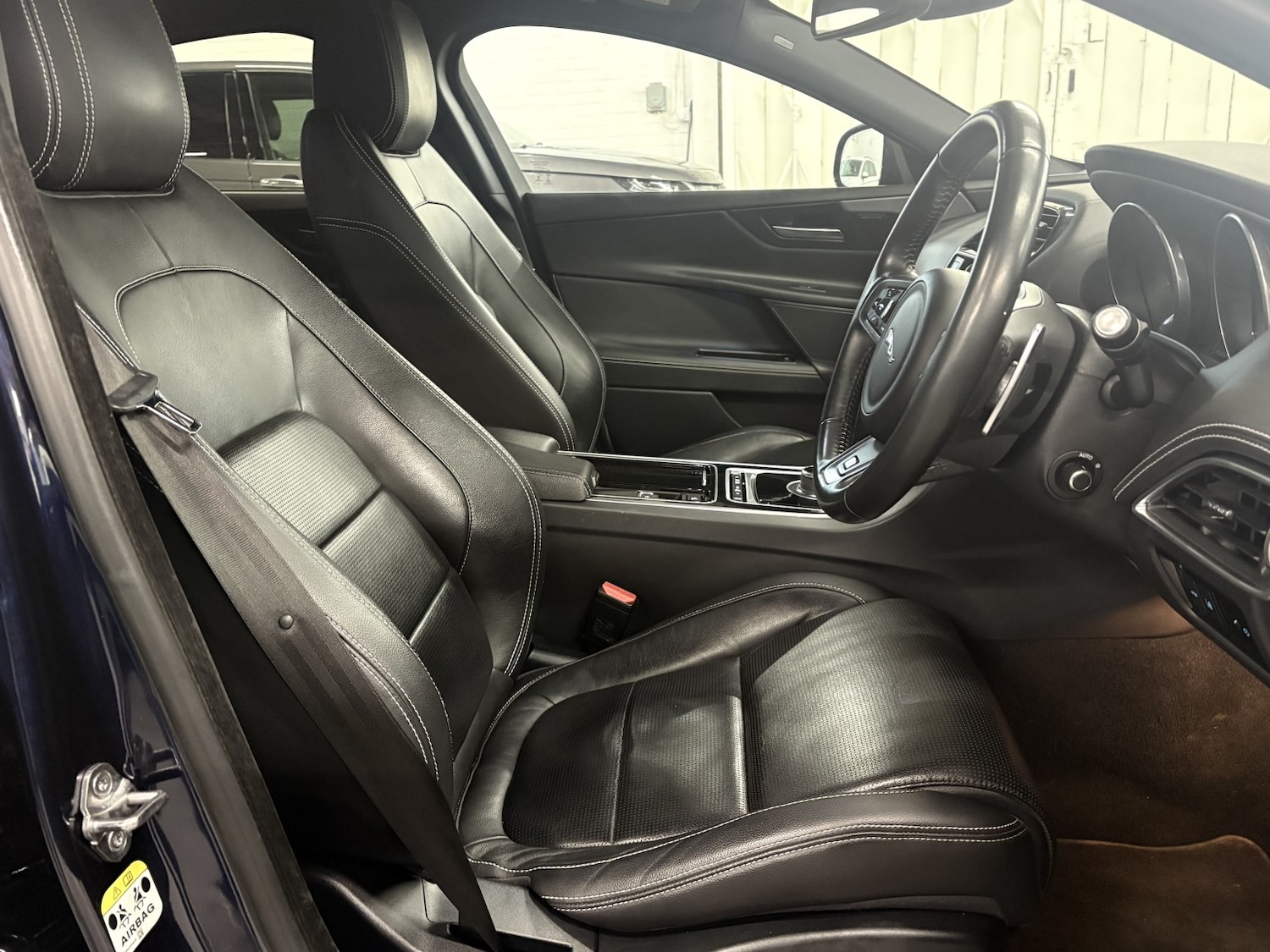 Used Jaguar XE 2017 for sale - 77027882: Photo 40