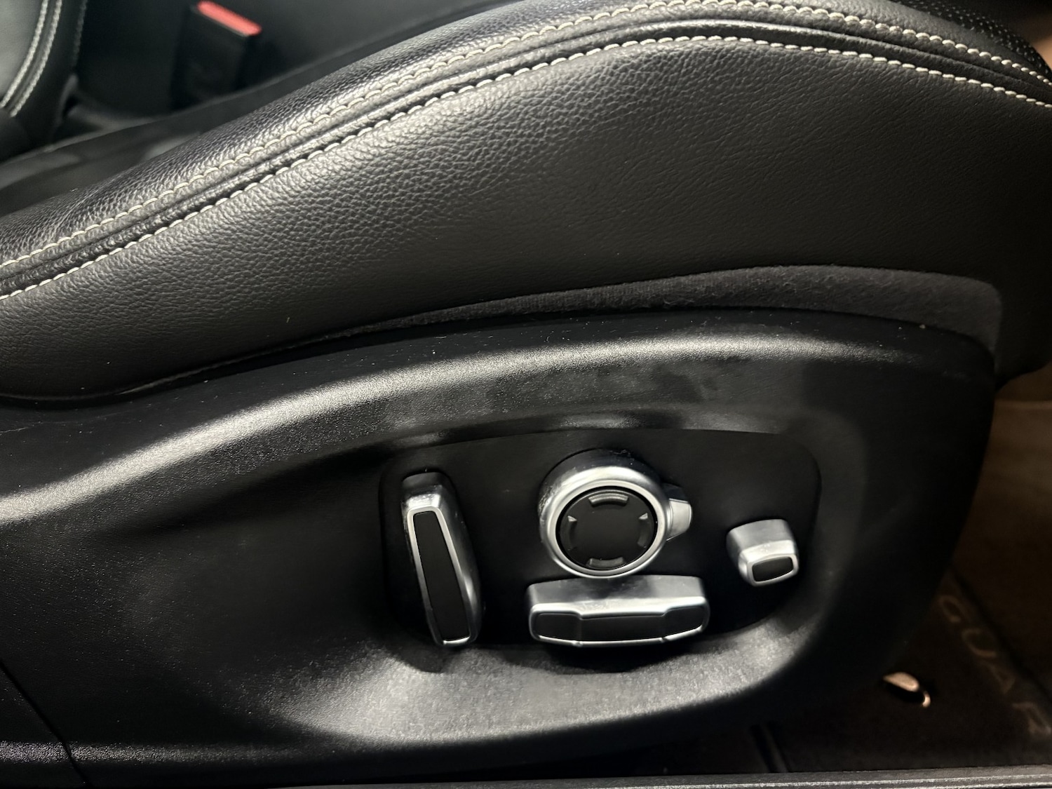 Used Jaguar XE 2017 for sale - 77027882: Photo 47