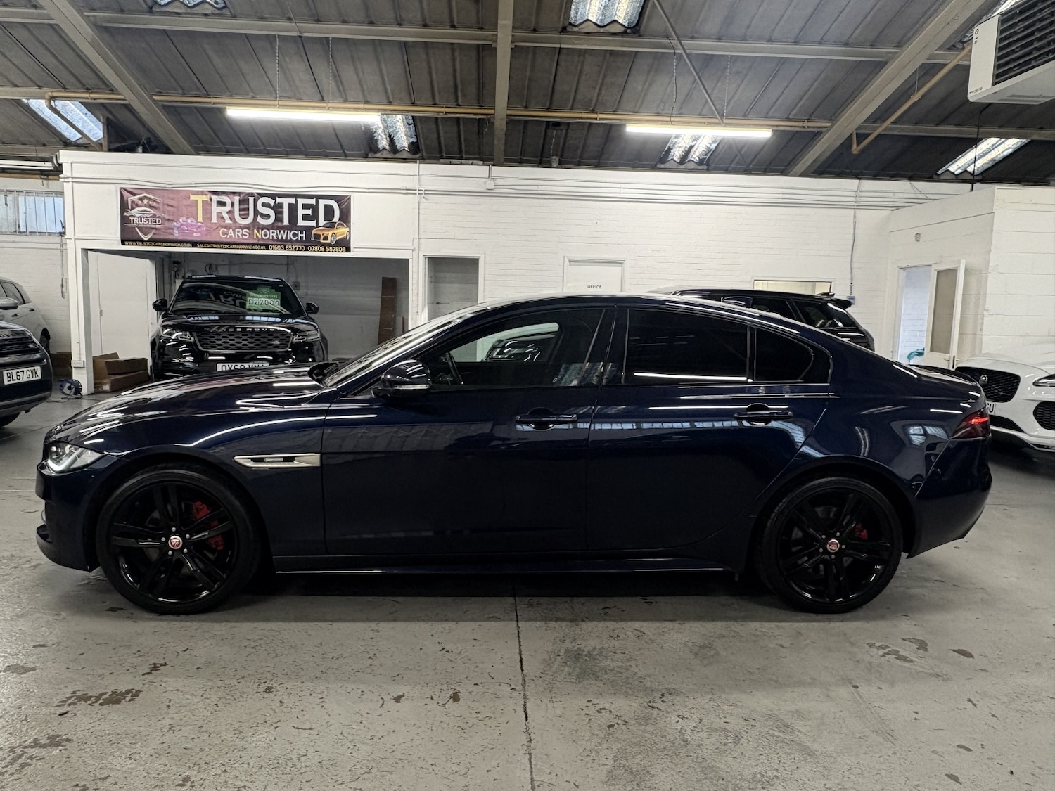 Used Jaguar XE 2017 for sale - 77027882: Photo 7