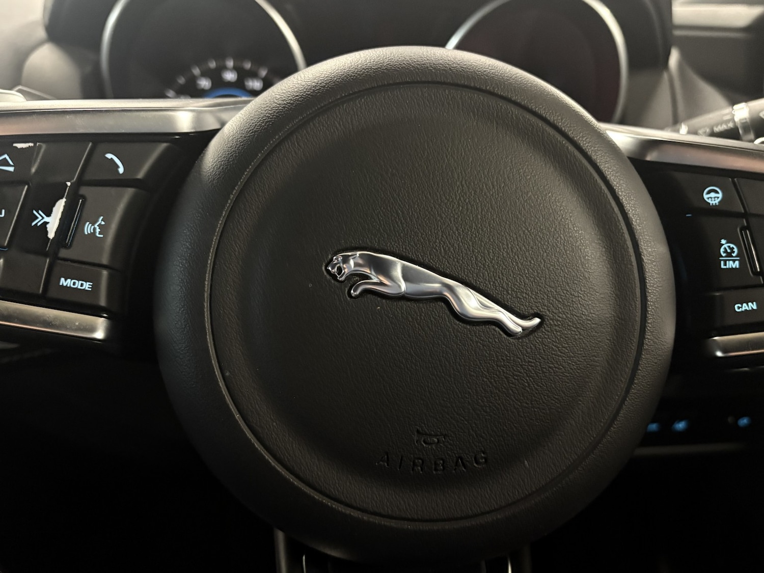 Used Jaguar XE 2017 for sale - 77027882: Photo 75