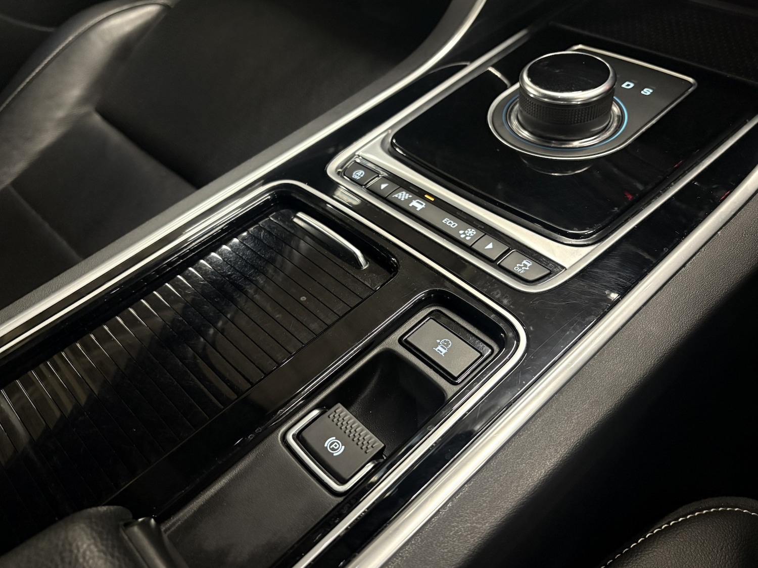 Used Jaguar XE 2017 for sale - 77027882: Photo 84