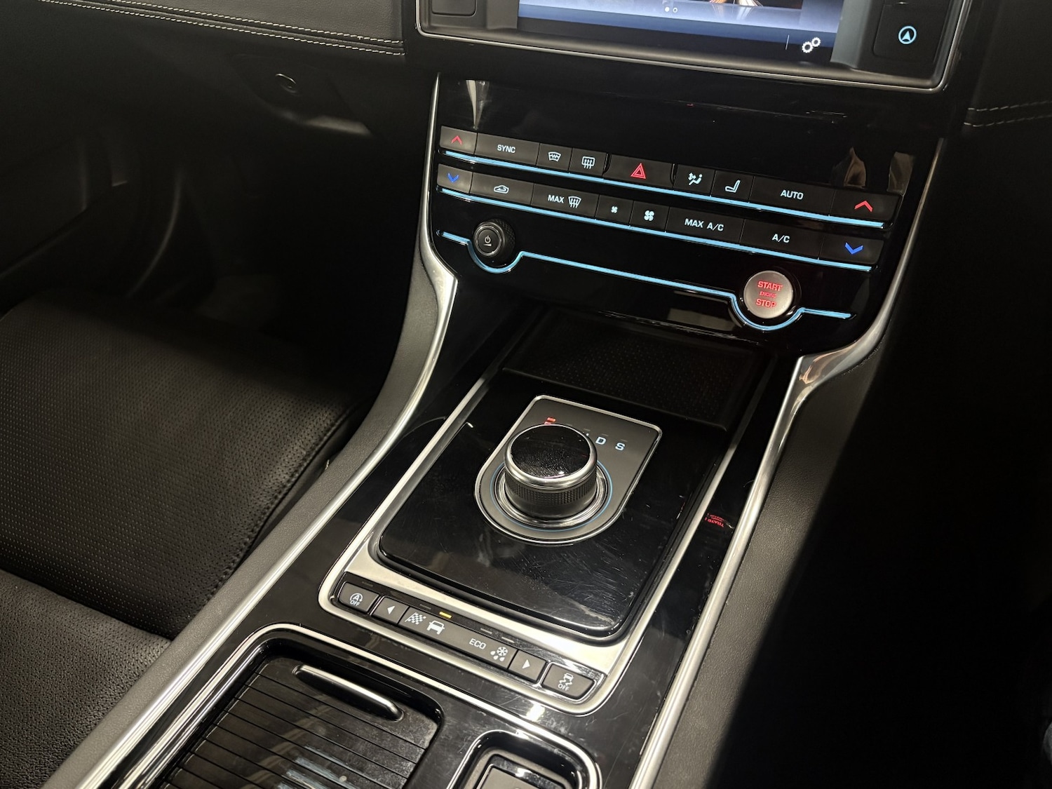 Used Jaguar XE 2017 for sale - 77027882: Photo 85