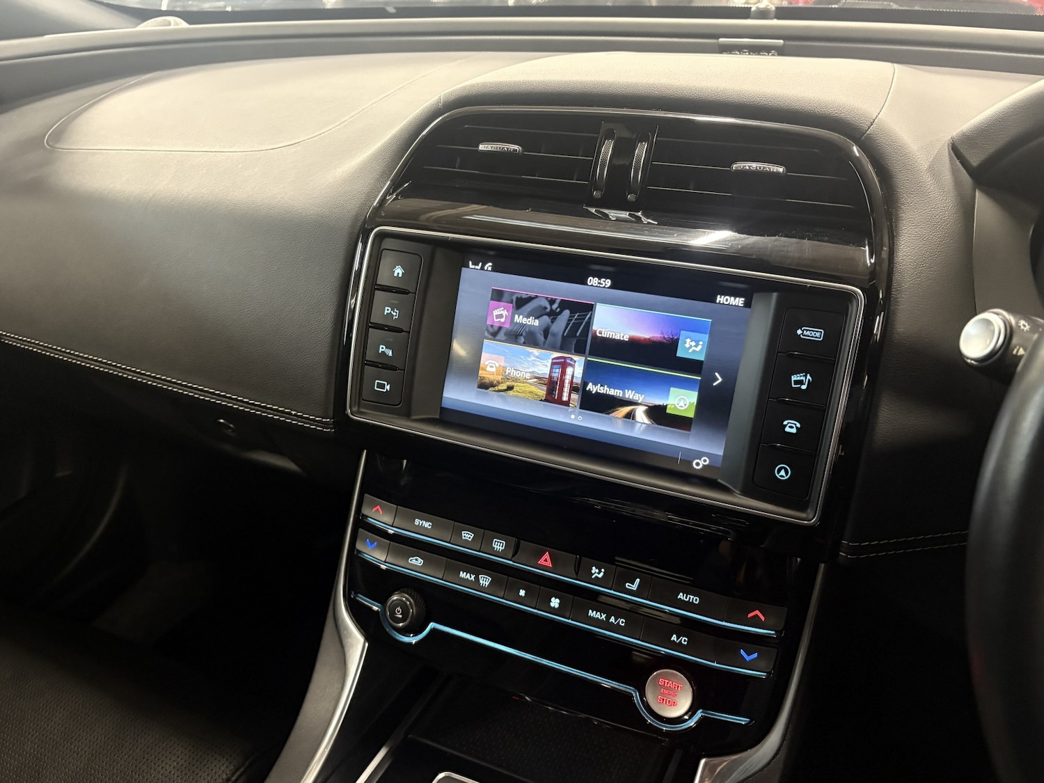 Used Jaguar XE 2017 for sale - 77027882: Photo 86