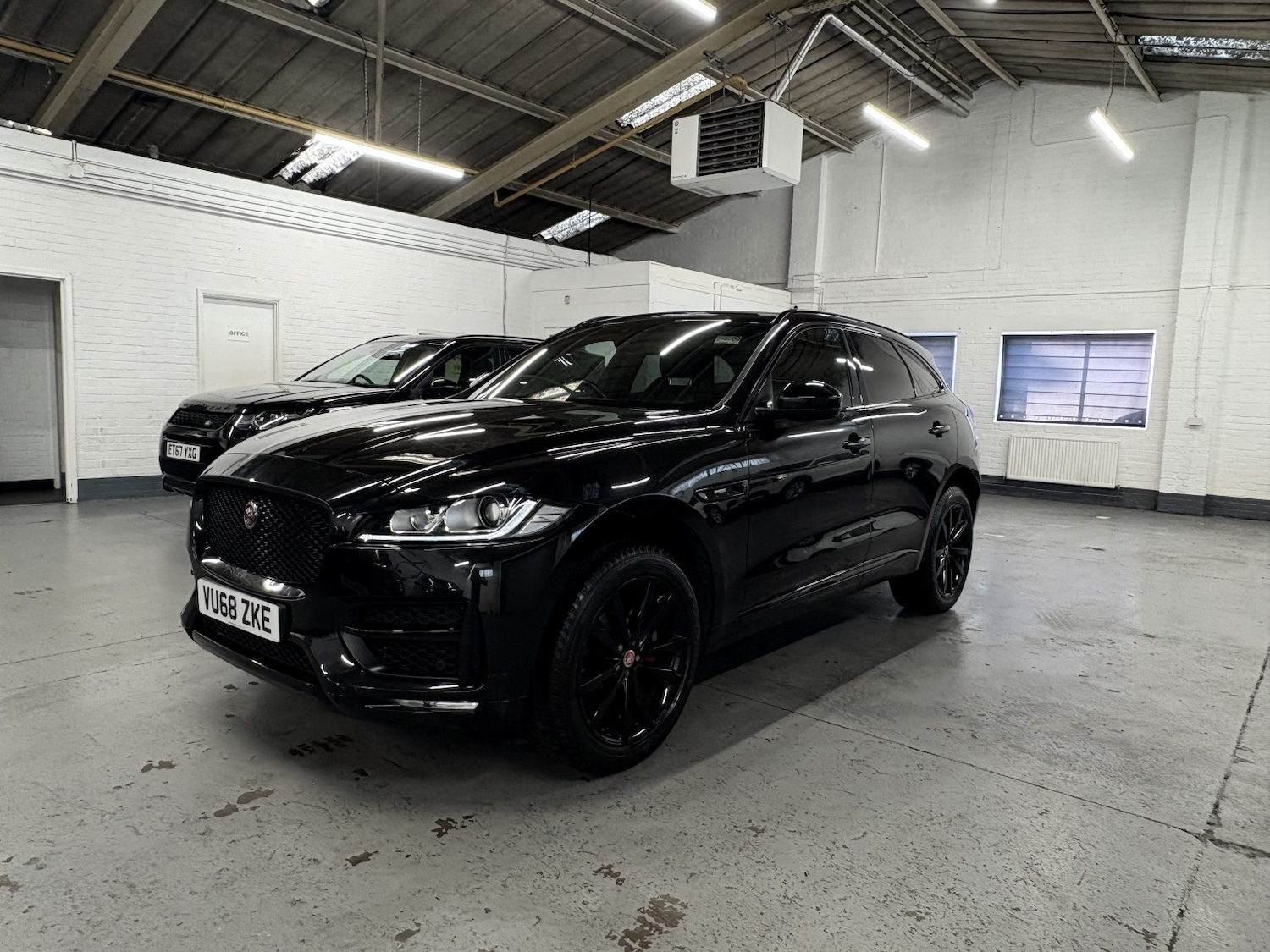 Used Jaguar F-Pace 2018 for sale - 76863855: Photo 1