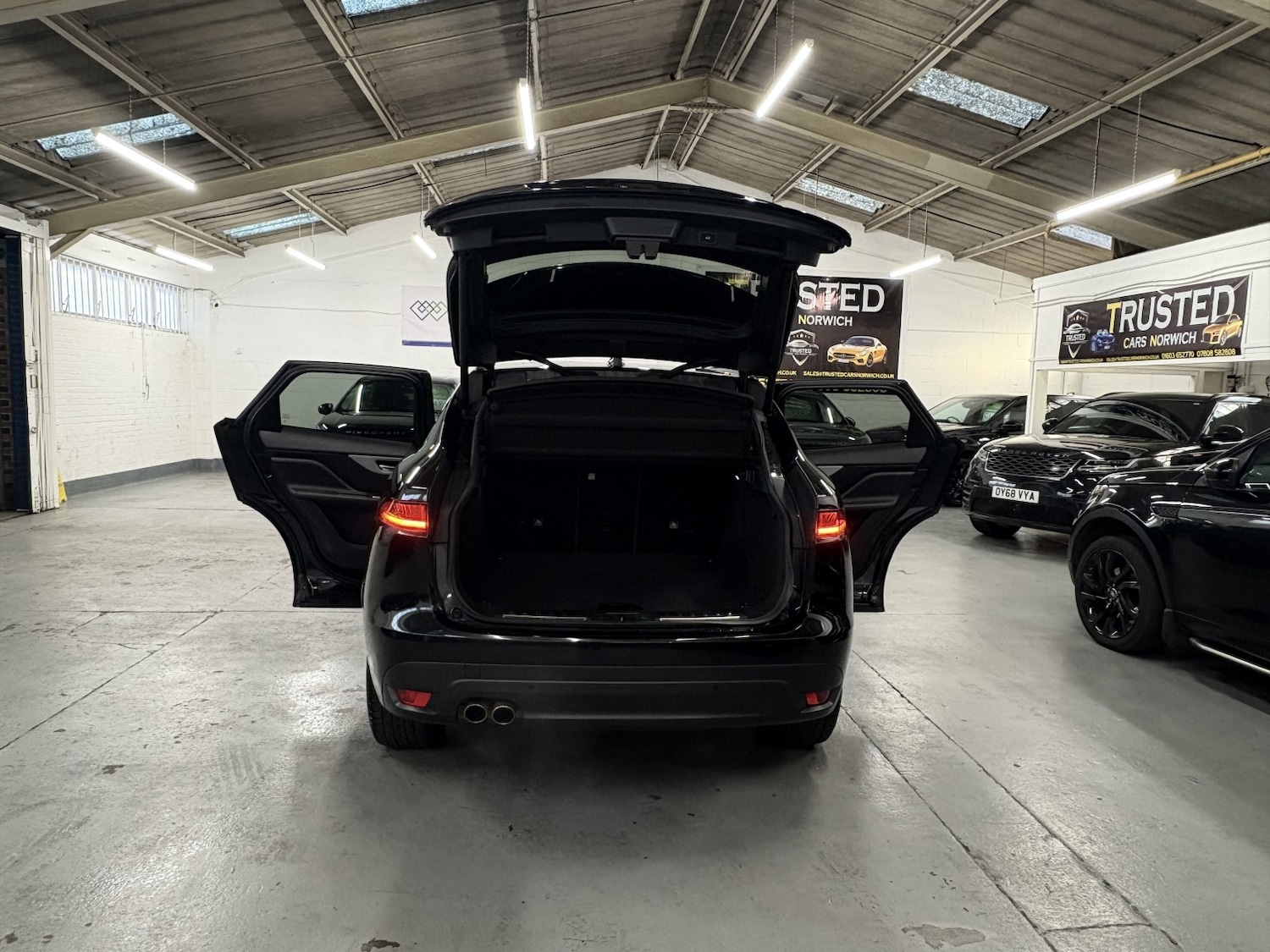 Used Jaguar F-Pace 2018 for sale - 76863855: Photo 10