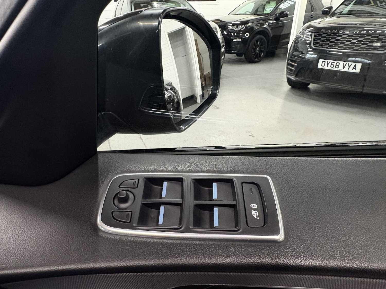 Used Jaguar F-Pace 2018 for sale - 76863855: Photo 28