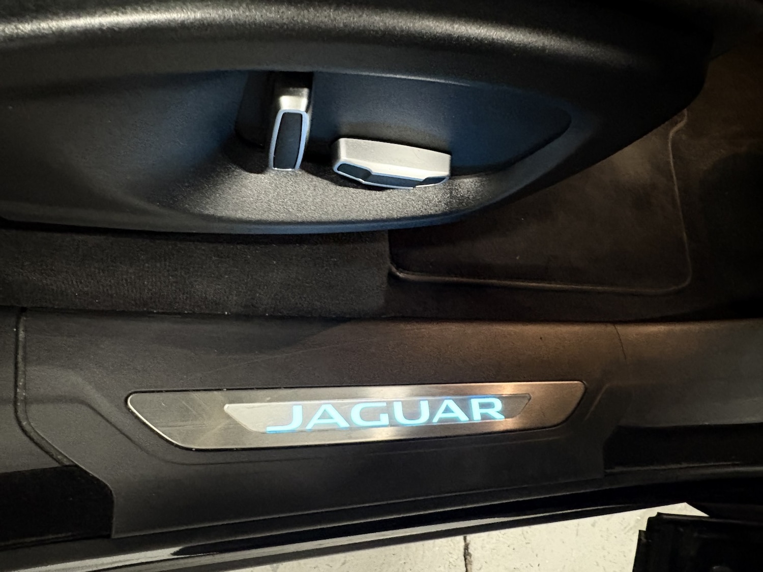 Used Jaguar F-Pace 2018 for sale - 76863855: Photo 33