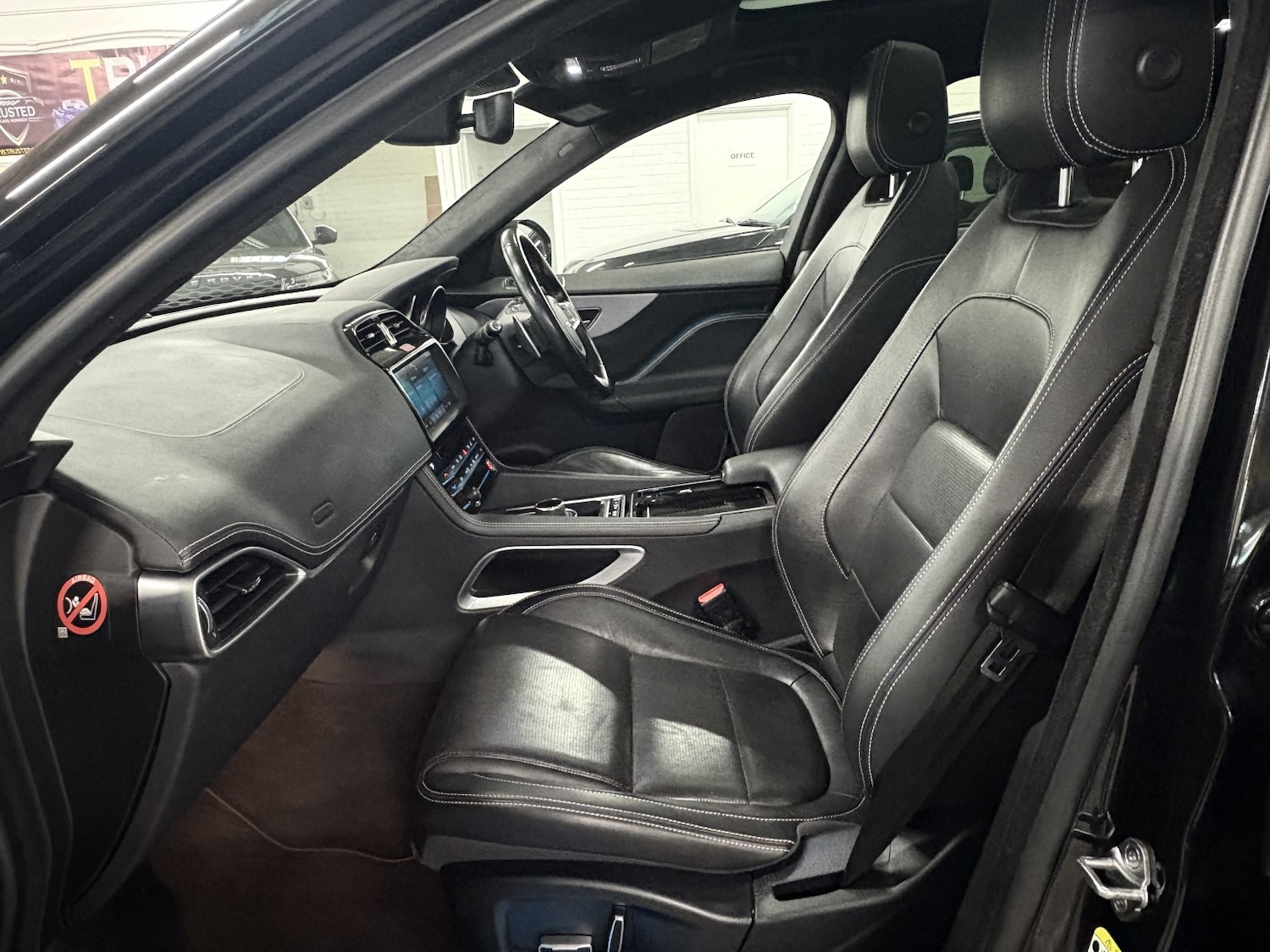 Used Jaguar F-Pace 2018 for sale - 76863855: Photo 39