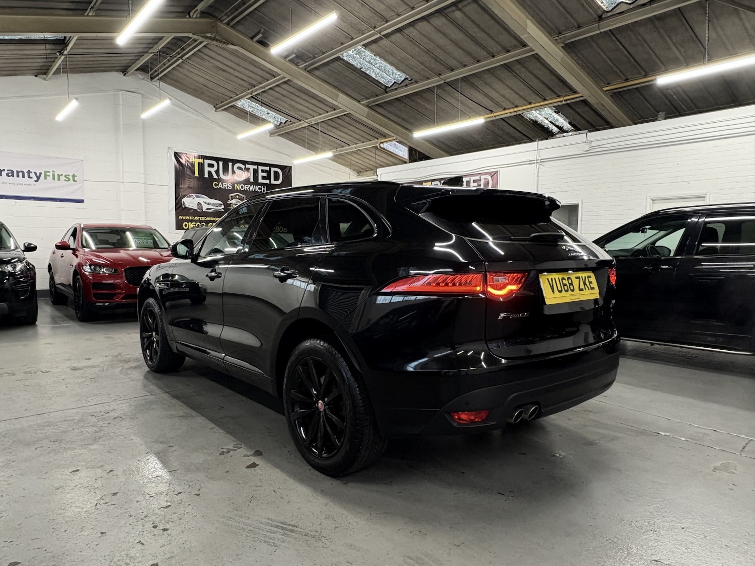 Used Jaguar F-Pace 2018 for sale - 76863855: Photo 4