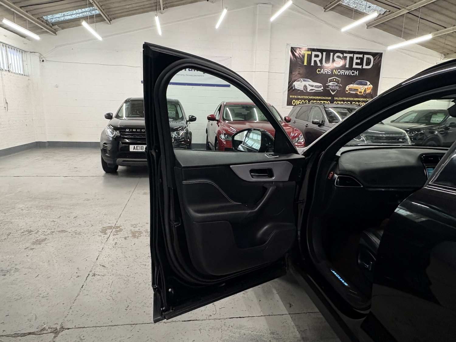 Used Jaguar F-Pace 2018 for sale - 76863855: Photo 41