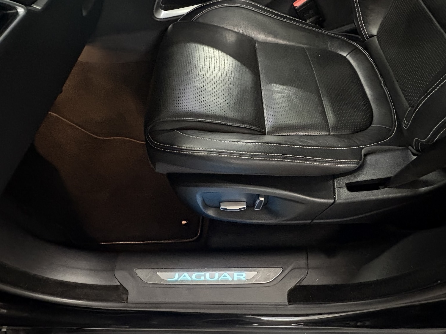 Used Jaguar F-Pace 2018 for sale - 76863855: Photo 42