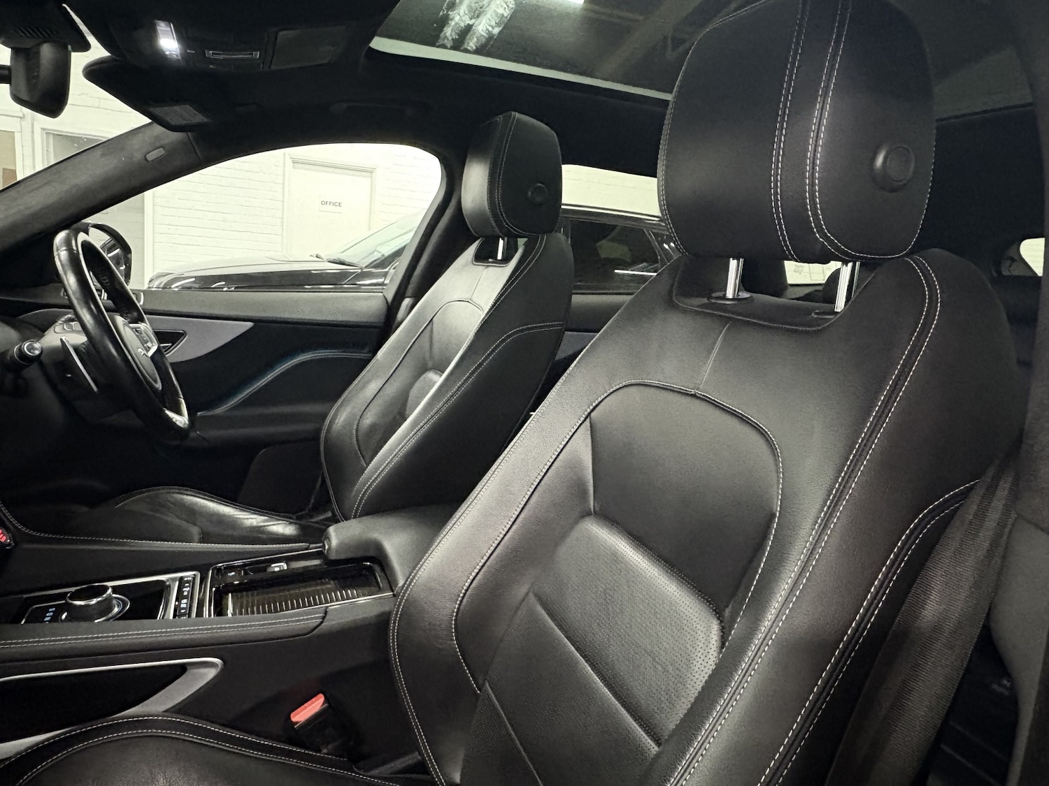 Used Jaguar F-Pace 2018 for sale - 76863855: Photo 44