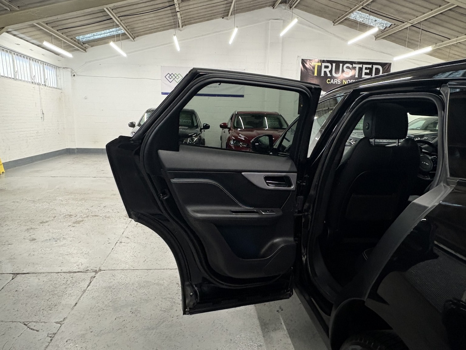 Used Jaguar F-Pace 2018 for sale - 76863855: Photo 46