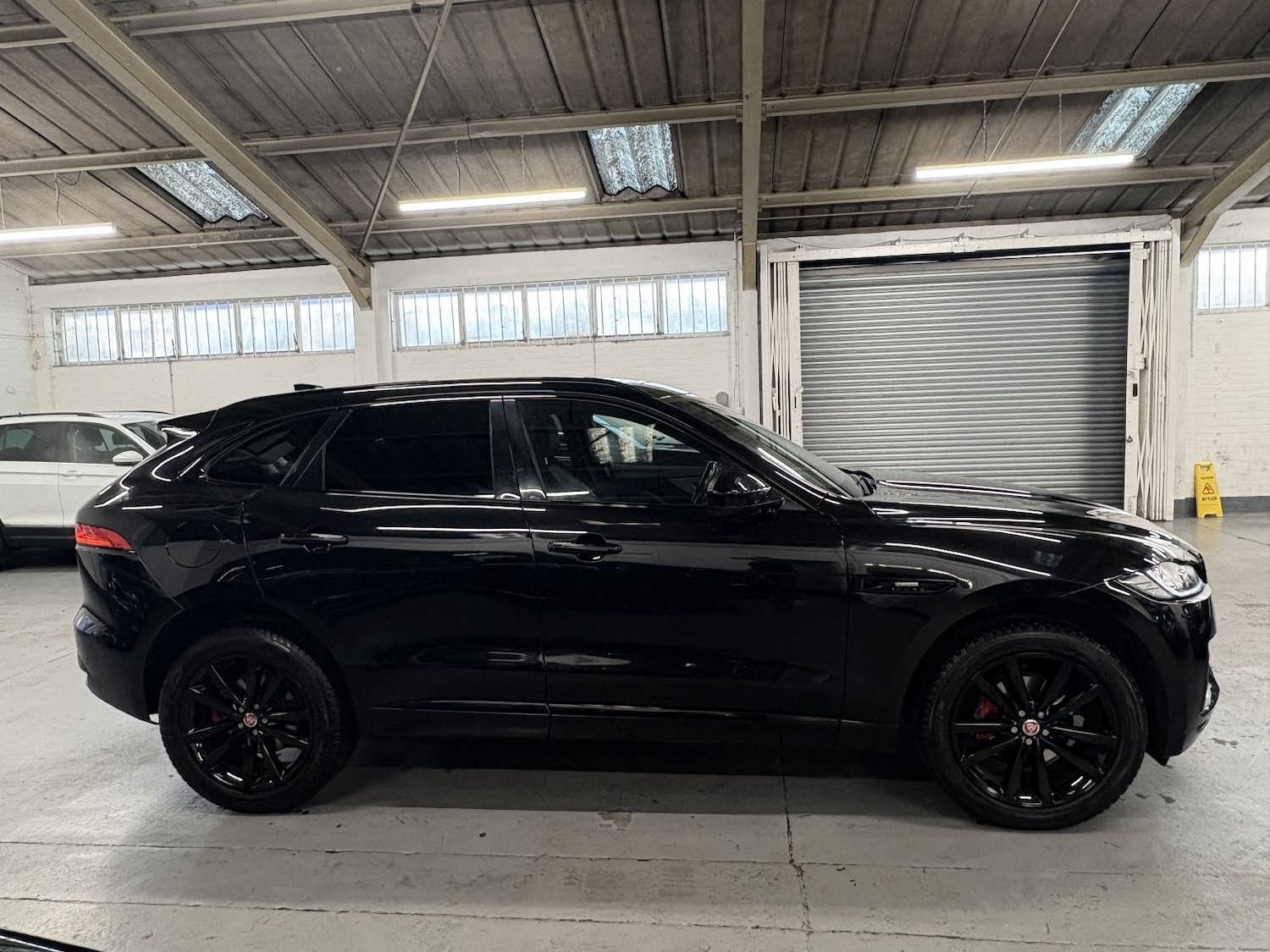 Used Jaguar F-Pace 2018 for sale - 76863855: Photo 6