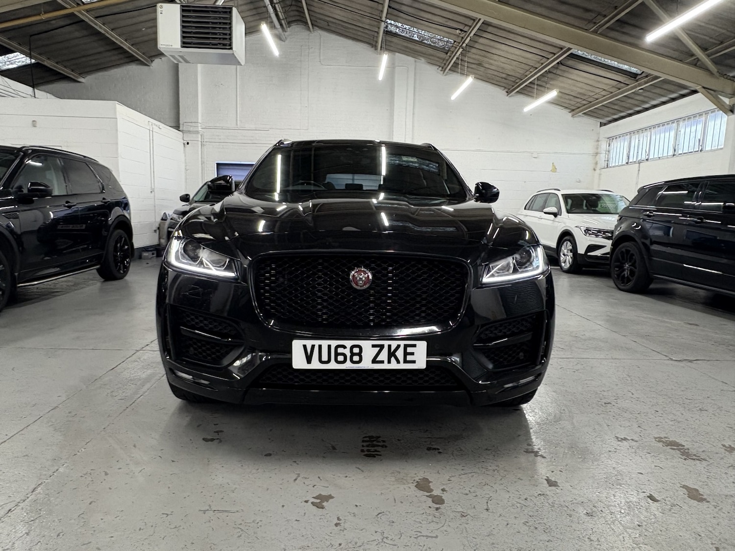 Used Jaguar F-Pace 2018 for sale - 76863855: Photo 7