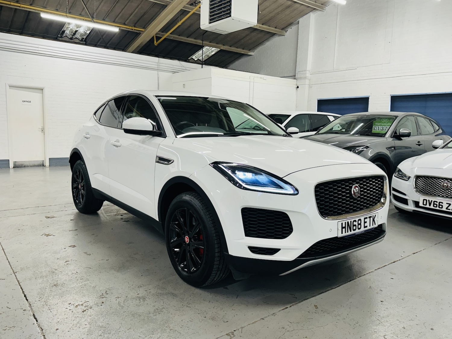Used Jaguar E-Pace 2018 for sale - 77991646: Photo 2