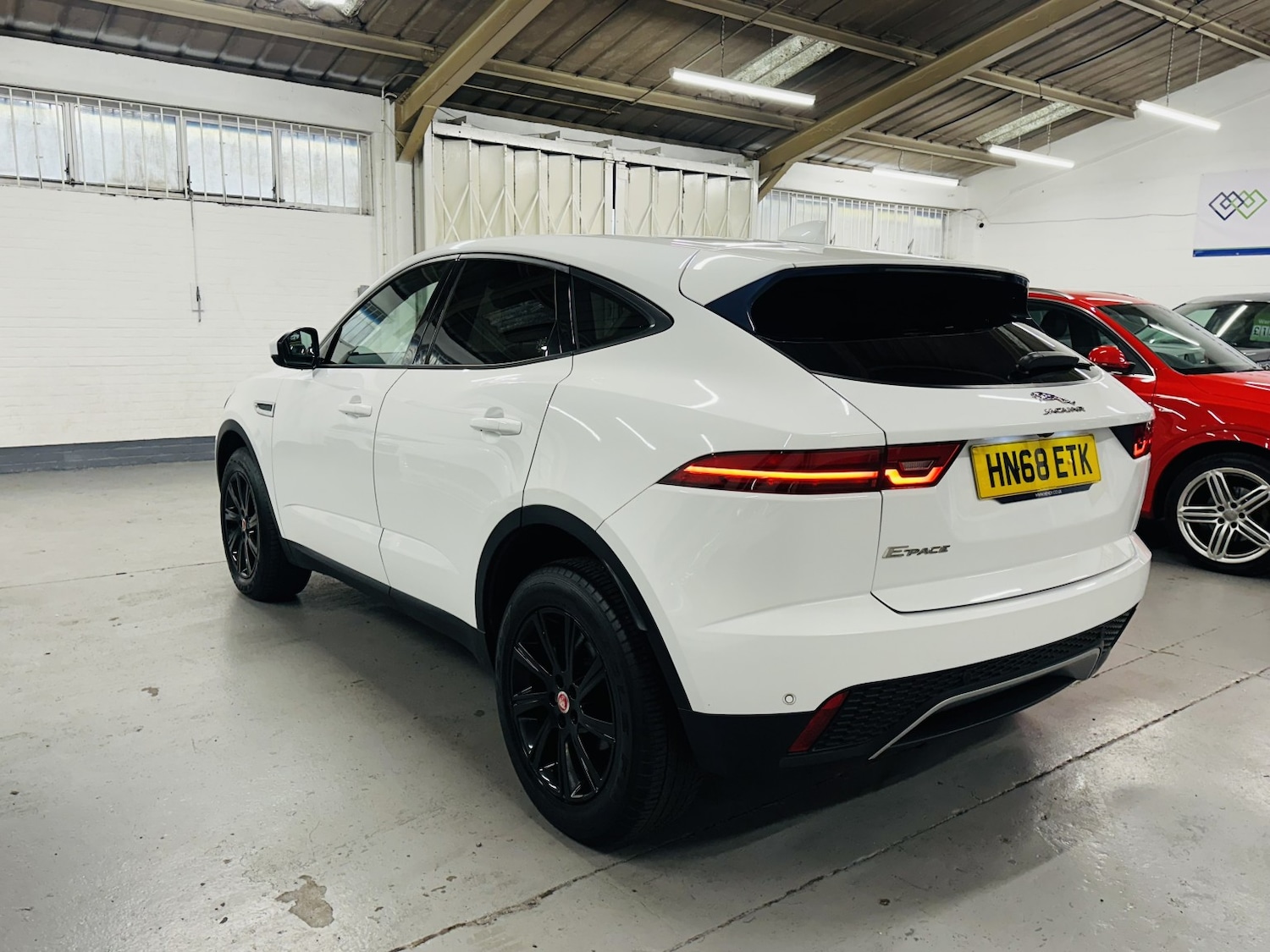 Used Jaguar E-Pace 2018 for sale - 77991646: Photo 3