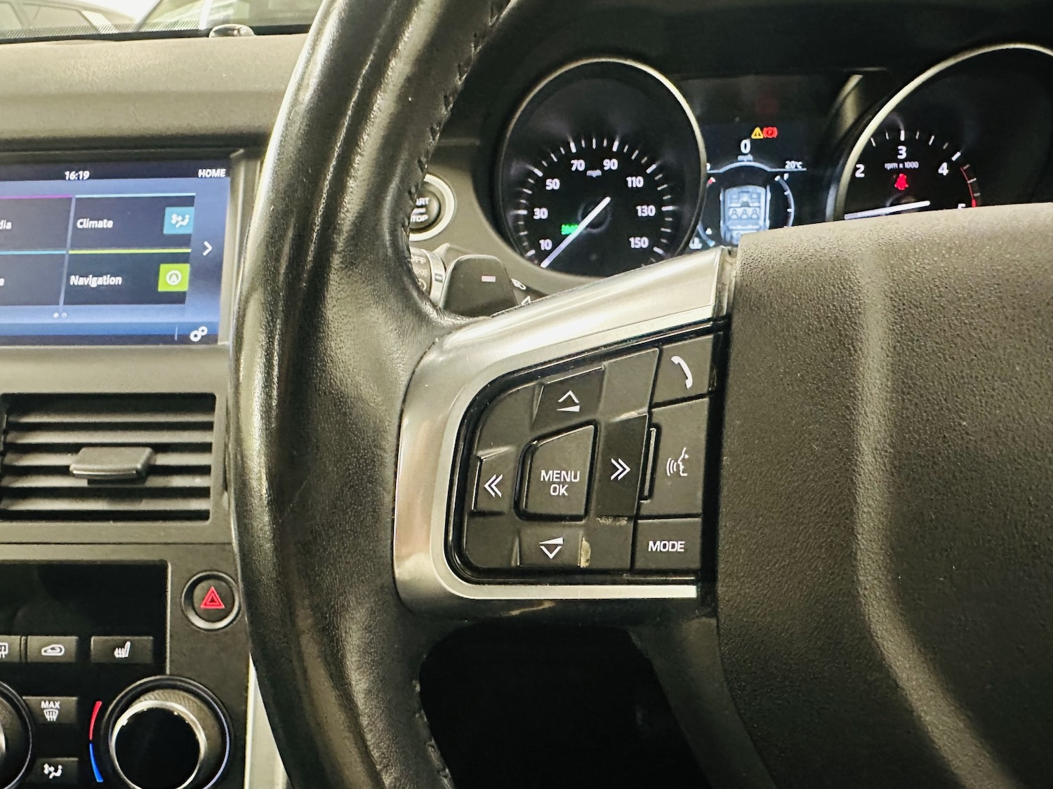 Used Land Rover Discovery Sport 2018 for sale - 78183008: Photo 52