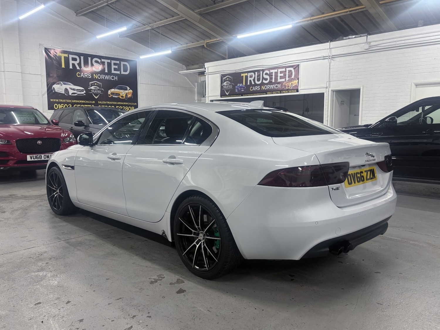 Used Jaguar XE 2017 for sale - 77822193: Photo 4