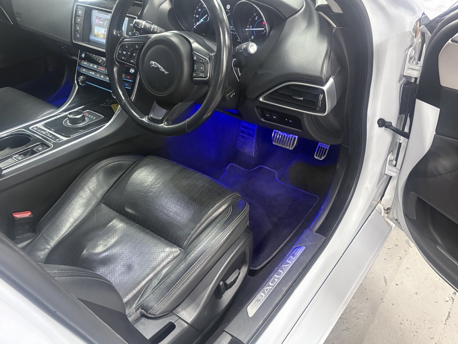 Used Jaguar XE 2017 for sale - 77822193: Photo 42