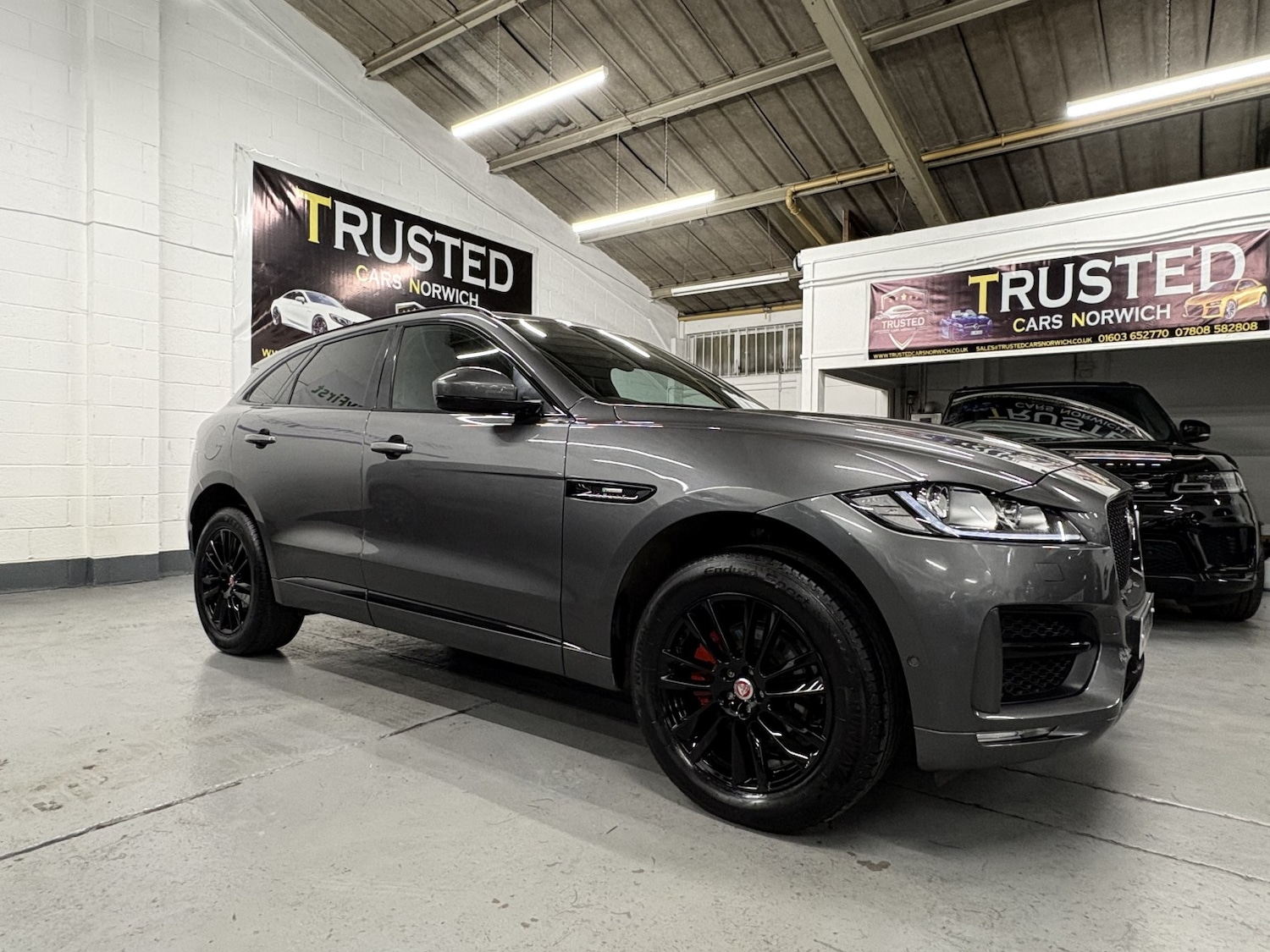 Used Jaguar F-Pace 2017 for sale - 77028041: Photo 12