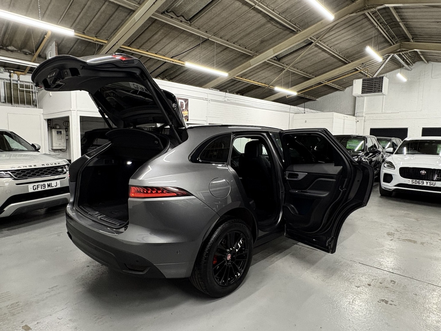 Used Jaguar F-Pace 2017 for sale - 77028041: Photo 14