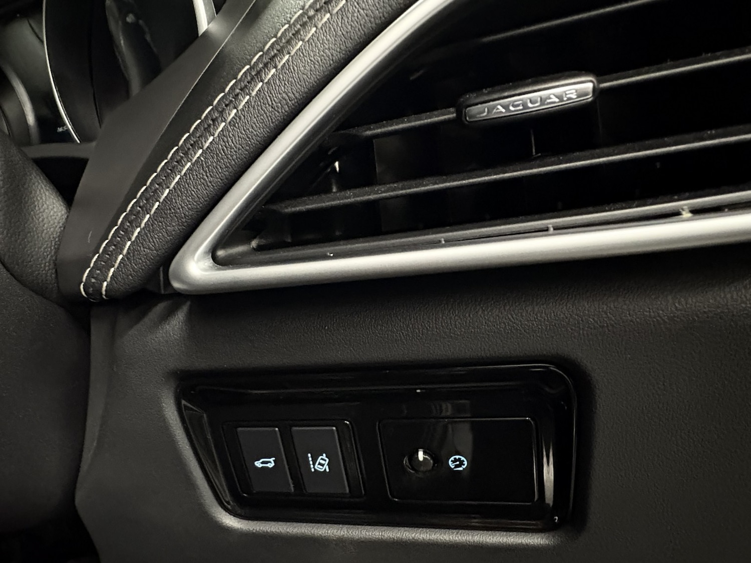 Used Jaguar F-Pace 2017 for sale - 77028041: Photo 47