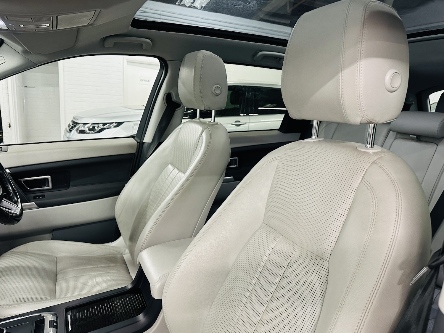 Used Land Rover Discovery Sport 2018 for sale - 78182992: Photo 46