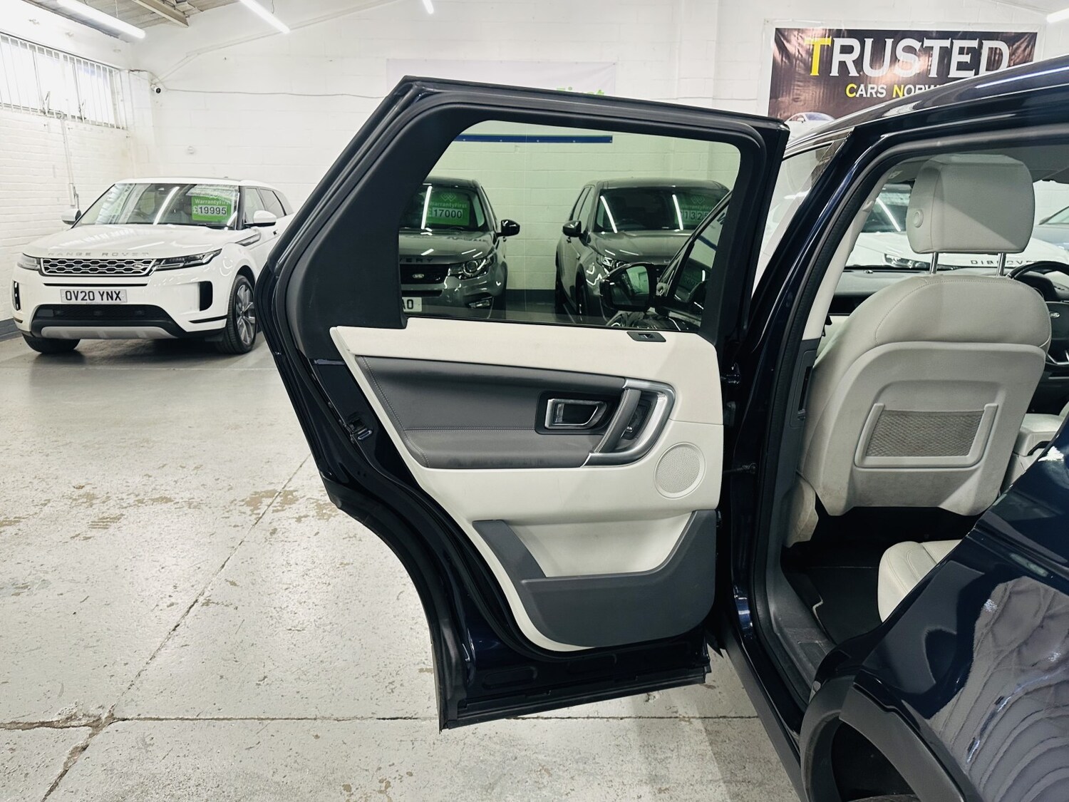 Used Land Rover Discovery Sport 2018 for sale - 78182992: Photo 52