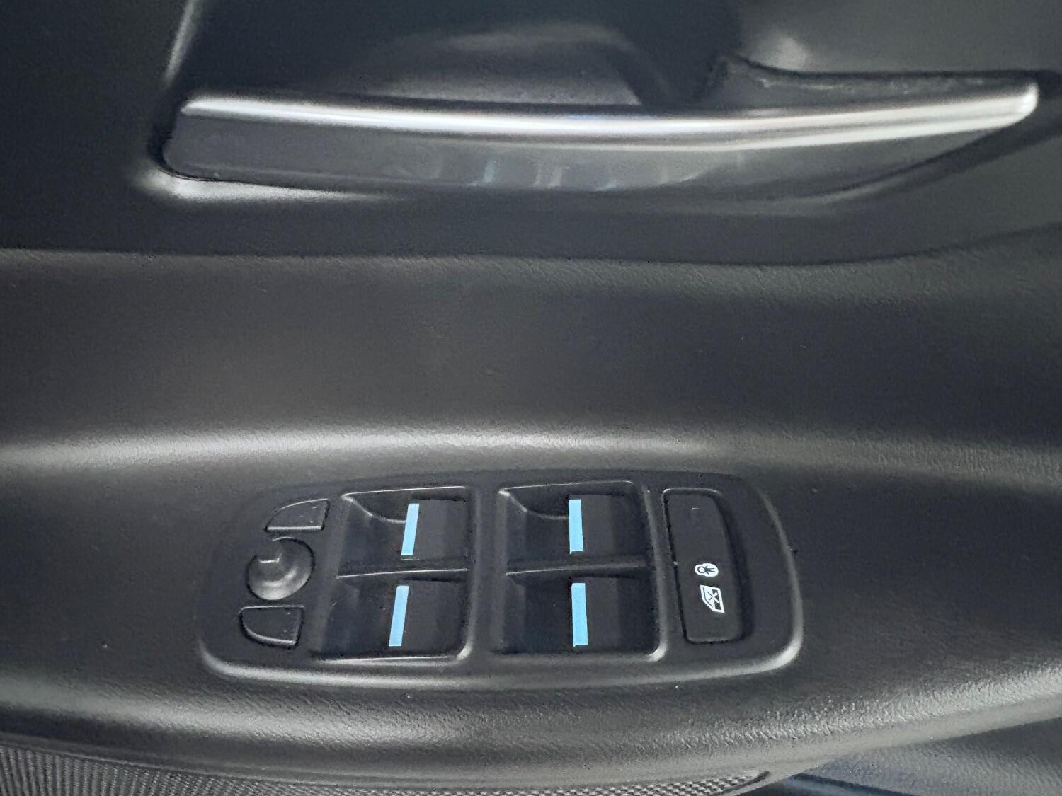 Used Jaguar XE 2017 for sale - 76407495: Photo 32