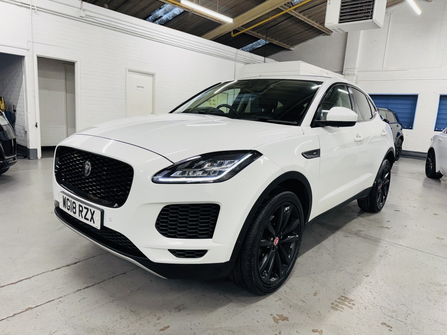 Used Jaguar E-Pace 2018 for sale - 77595285: Photo 2