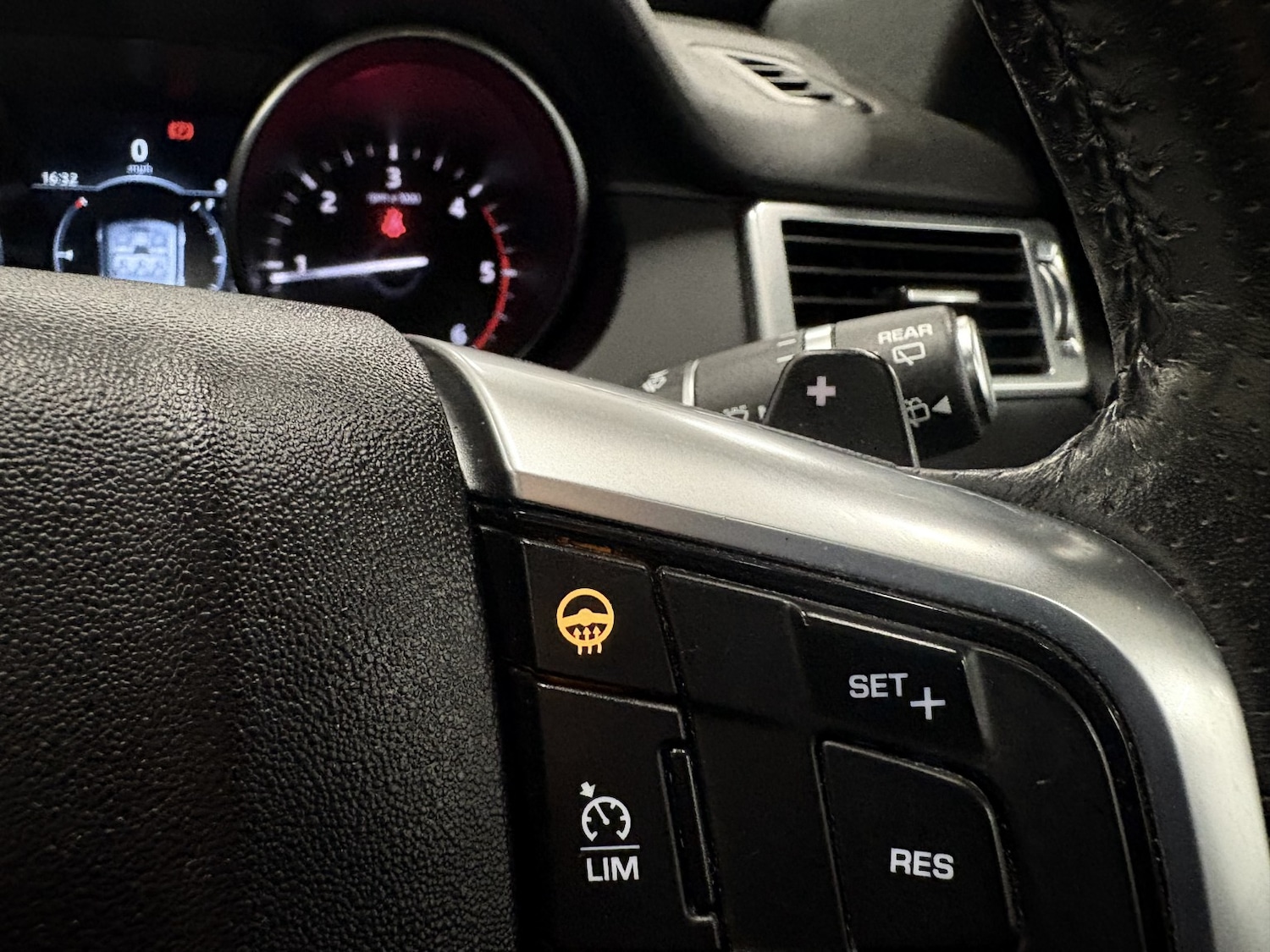 Used Land Rover Discovery Sport 2017 for sale - 76863941: Photo 100