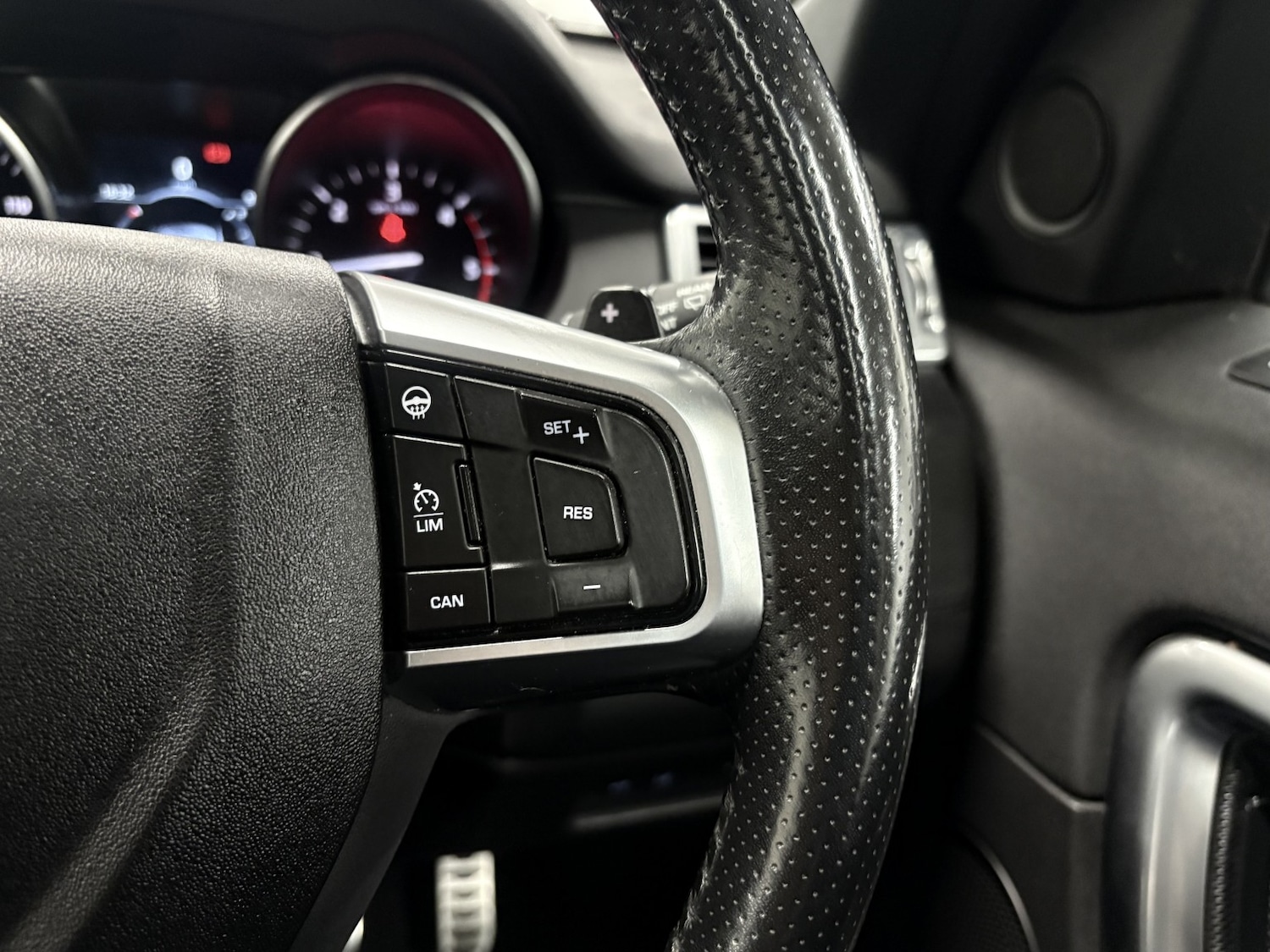 Used Land Rover Discovery Sport 2017 for sale - 76863941: Photo 95