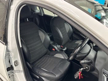 Used Peugeot 2008 2017 for sale - 79727685: Photo