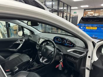 Used Peugeot 2008 2017 for sale - 79727685: Photo