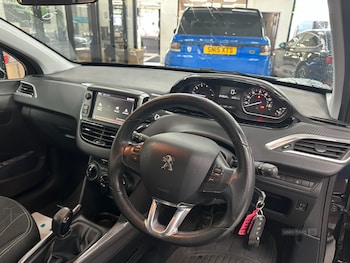 Used Peugeot 2008 2017 for sale - 78810645: Photo