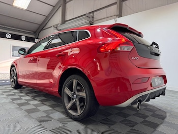 Used Volvo V40 2016 for sale - 77936258: Photo